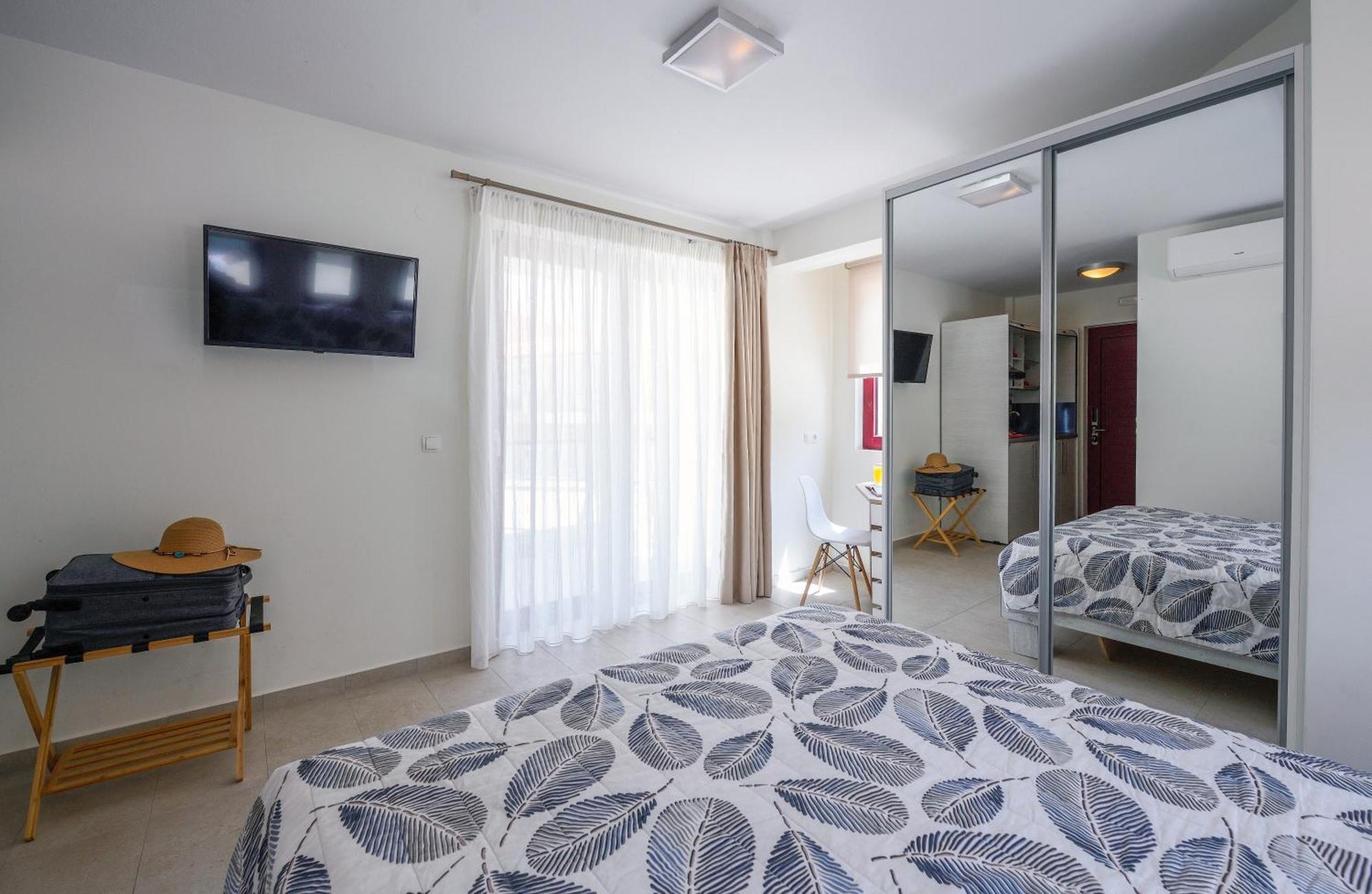 Elpiniki Luxury Rooms Nea Poteidaia Exterior foto